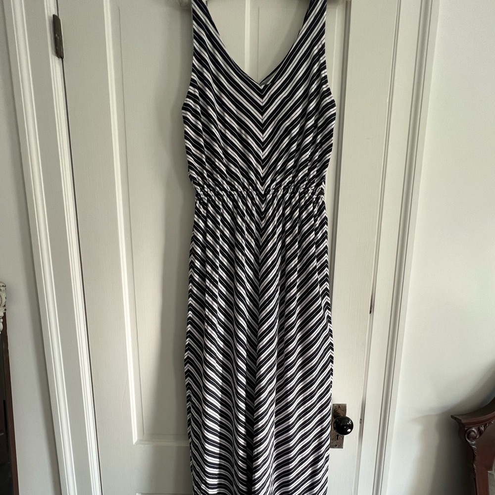EUC Maison Jules Maxi Dress - Picture 3 of 7